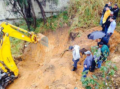 Polícia fez buscas ao corpo de Eliza Samudio em um terreno na região metropolitana de Belo Horizonte (MG) na manhã desta sexta-feira
