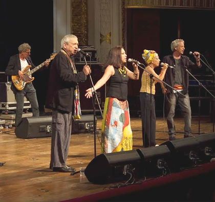 No show "Tetê e o Lírio Selvagem"