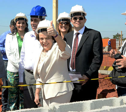 Governador André, o prefeito Gilmar e a ministra da secretaria de Políticas para as Mulheres Eleonora Menicucci