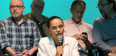 Marina Silva anuncia seu apoio a Aécio Neves no segundo turno neste domingo (12)