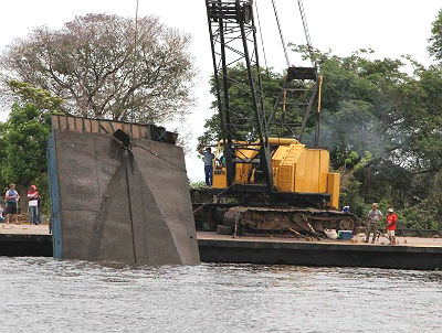 Cabos se romperam quando cabo estava saindo da água