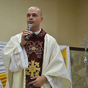 Padre Roberto Francisco Daniel, conhecido como padre Beto