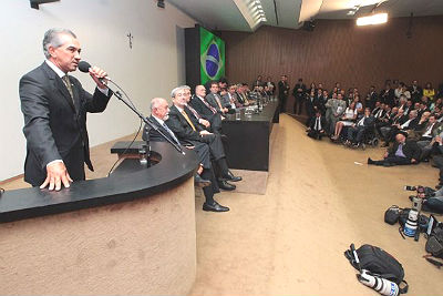 Governador eleito prega união do País em encontro de Aécio com líderes da oposição