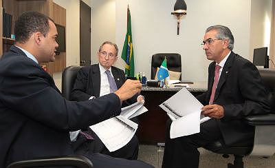 Cleber Ávila, senador Figueiró e o governador eleito Reinaldo