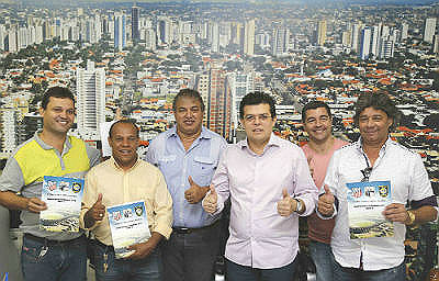 O prefeito garantiu à comissão dos clubes que irá contatar empresas privadas