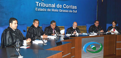A decisão foi encaminhada ainda na parte da manhã ao governador e ao presidente da Assembléia