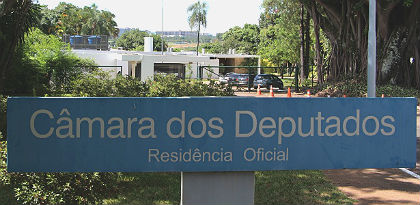 A disputa está entre Eduardo Cunha (PMDB-RJ), Arlindo Chinaglia (PT-SP), Júlio Delgado (PSB-MG) e Chico Alencar (PSOL-RJ)