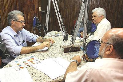 O governador Reinaldo Azambuja durante entrevista ao programa 'Tribuna Livre'