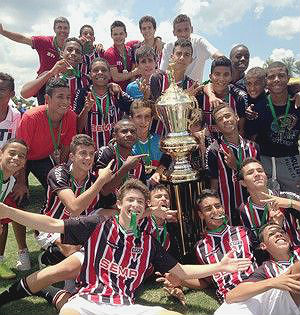 São Paulo comemorou o tetra da Copa Brasil de Futebol Infantil em 2014