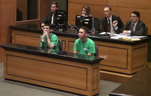 Os acusados Fábio Raposo e Caio Silva de Souza em audiência