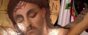 Não houve ainda análises científicas sobre o líquido cheiroso, pegajoso e oleoso escorre de um dos olhos da imagem