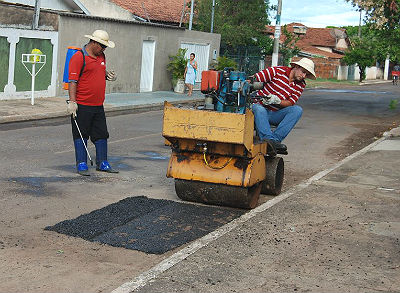 A operação está sendo feita pela equipe da prefeitura
