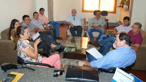 Participaram da reunião nesta manhã no gabinete também vereadores, secretários municipais e o Coordenador Regional do Governo