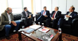 Aécio os presidentes do PPS, Roberto Freire; do DEM, Agripino Maia; do Solidariedade, Paulo Pereira da Silva; e do PV, José Luiz Penna