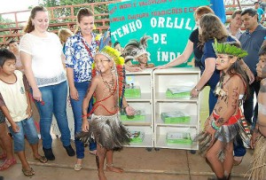 A prefeita fez a entrega simbólica dos kits escolares