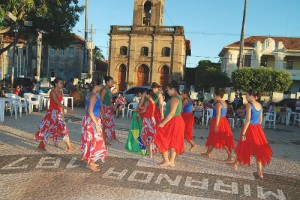 A abertura foi com apresentações culturais do grupo de dança Esperança