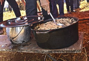 Será servido no evento o famoso arroz carreteiro e macarrão com carne seca