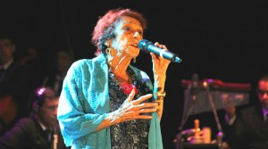 Delinha ficou conhecida nacionalmente ao cantar, ao lado do ex-marido Délio