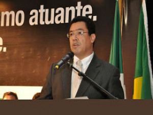 Determinaram a devolução de R$ 50.500,00 pelo prefeito municipal de Anastácio, Douglas Melo Figueiredo