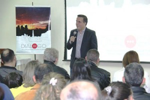 Os presentes aprovaram o estatuto