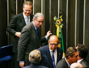 Renan Calheiros (à esq.), Eduardo Cunha e Gilmar Mendes em sessão no Senado Federal. Foto: Pedro Ladeira