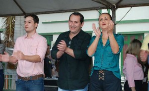 Juliana Almeida em respeito à população determinou que o desfile começasse na hora marcada