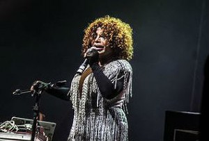 Cantora e compositora Elza Soares