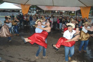 O Grupo de Dança Sonhos Mirandenses, coordenado pela professora Cintia Castanheira