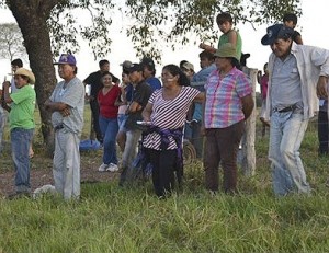 Índios terenas estão em fazendas desde ontem na região de Taunay Ipegue. Foto: O Pantaneiro
