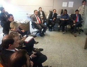 Prefeitos lançam campanha de esclarecimento à população durante movimento municipalista em Campo Grande 