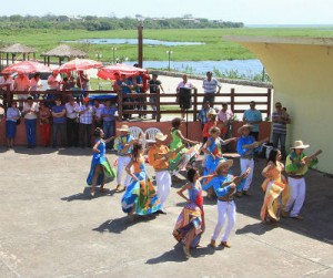 Apresentação da Oficina de Dança marcou a programação do FASP na Bolívia (Foto: Marcos Boaventura)