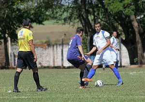 Jatei (Branco) derrotou Campo Grande (Azul) por 2 a 0