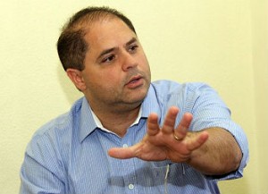 Mario Cesar (PMDB) continua afastado pela Justiça (Foto: Divulgação)
