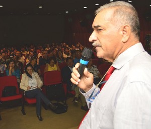 Jornalista Fernando Barros iniciou o Simpósio de Jornalismo Agropecuário