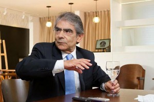 Para ex-presidente do STF, não há motivo para impeachment de Dilma Rousseff
