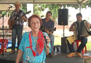 Delinha é conhecida como a “Dama do rasqueado”