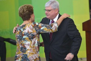 A presidenta Dilma Rousseff reconduz o procurador-geral da República, Rodrigo Janot, ao cargoJosé Cruz/Agência Brasil