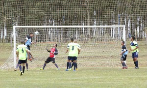Maracaju (verde limão) jogou contra Guia Lopes (preto e verde). Foto: Edson Ribeiro