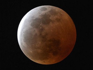 Eclipse poderá ser observado durante mais de uma hora a partir de 23h11