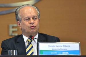 Para o ministro Renato Janine, a base vai permitir a discussão sobre a formação de professores