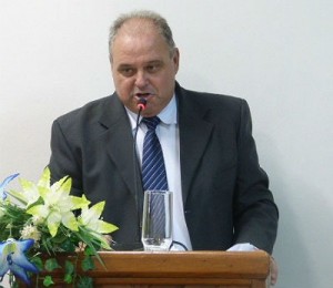 Além de atraso de pagamentos e escalonamento de salários, há caso de possível renúncia de prefeito