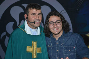 Padre Benedito e o Musico Católico Thiago Brado 