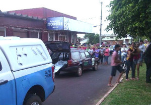 Vítimas estavam na frente de uma padaria de Paranhos quando foram baleadas.