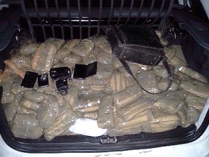 Pacotes de falsa cocaína apreendida pela polícia do Mato Grosso com o repórter Alex Barbosa 