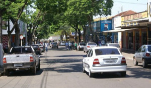 Rua Alagoas uma das mais movimentadas da cidade (Foto: Orisvaldo Sales)