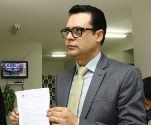 Presidente interino, vereador Flávio César (PT do B),