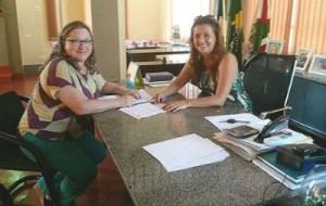 Izabel Pimenta e a prefeita  de Miranda Juliana Almeida