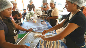 Mulheres da Aldeia Bananal e Lagoinha aprendem a fazer doces com frutas típicas do cerrado