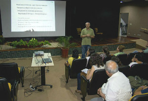 Palestrante Agop Kayayan, engenheiro agrônomo da Universidade Americana de Beirut