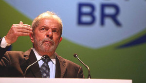 Cenário mostra Aécio Neves (PSDB) com 31%, Luiz Inácio Lula da Silva (PT) com 22% e Marina Silva (PSB) com 21%